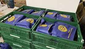 300 Geschenktaschen stehen im Tafelladen Bruchsal bereit